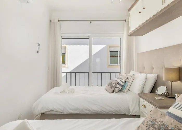 Typical Fisherman's With Amazing Sea Views!