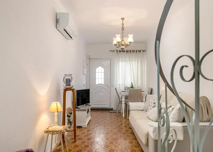 Typical Fisherman's With Amazing Sea Views!